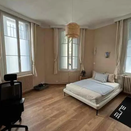 Apartamento Spacious With 4 Bedrooms In Nîmes