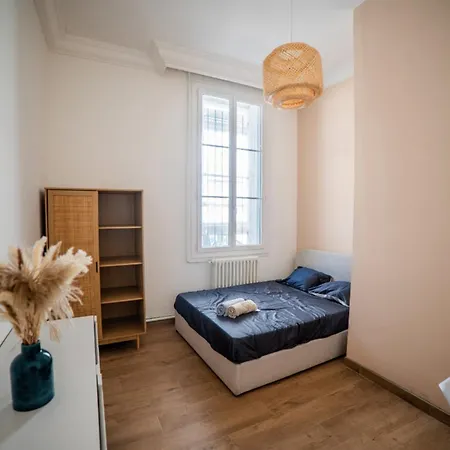 Spacious With 4 Bedrooms In Apartamento