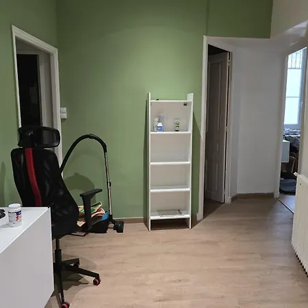 Spacious With 4 Bedrooms In ニーム