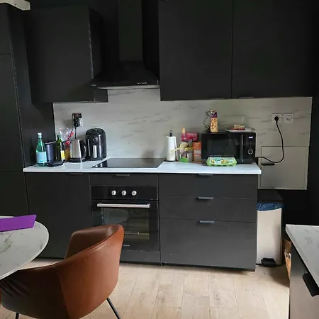Spacious With 4 Bedrooms In アパート