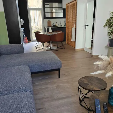 Spacious With 4 Bedrooms In アパート *