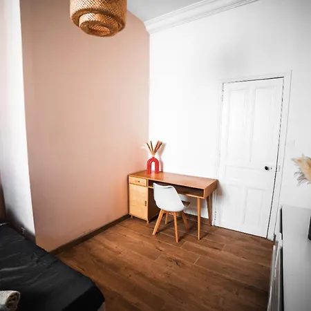 アパート Spacious With 4 Bedrooms In *