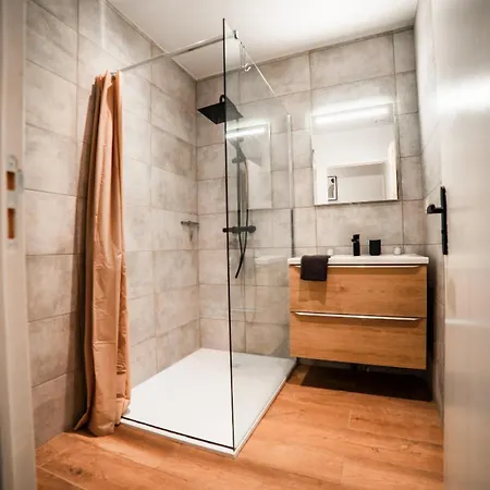 Spacious With 4 Bedrooms In Апартаменты