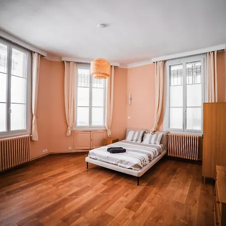 Апартаменты Spacious With 4 Bedrooms In